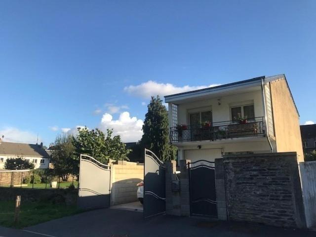 La Rose Sur Meuse Villa Haybes Bagian luar foto